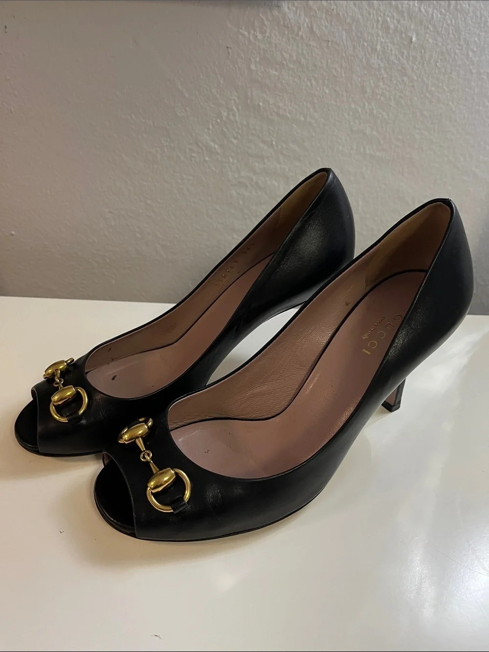 Gucci Black Leather Peep-Toe Pumps with Gold Horsebit